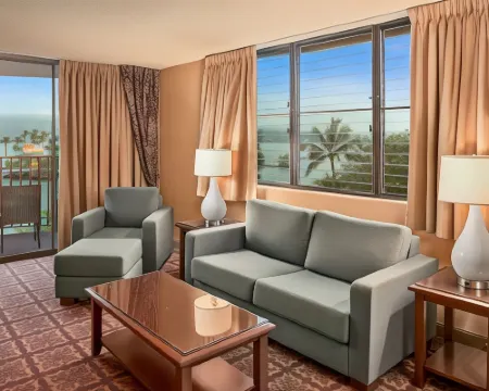 Hilo Hawaiian Hotel, Trademark Collection by Wyndham ヒロのホテル