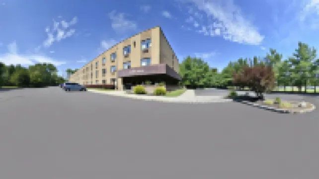 Travelodge by Wyndham Avenel Woodbridge