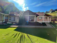 Los Pirineos Hotel di 