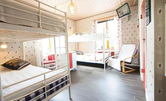 Prinsgården B&B Rum Stugor - Housity