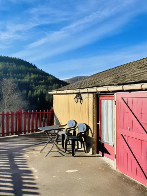 Les Copains à Bord - Chambres d'hôtes et Roulottes فنادق في Florac