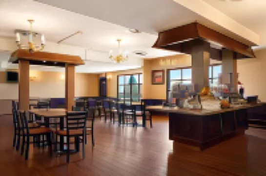 Super 8 by Wyndham Brockville Hotéis em 