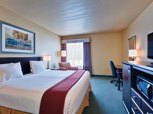 Holiday Inn Express Dryden