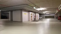 Erikson Hotel - parking