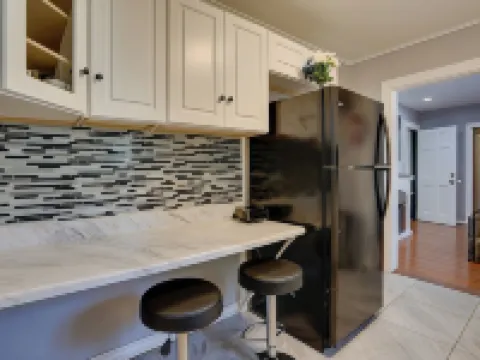 11 マイル トゥ マンハッタン: ペットフレンドリー デュプレックス ウィズ ヤード！ ティーネックのホテル