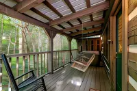 Dancing Bear Lodge Hotels in Blount County