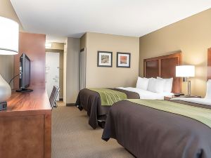 Comfort Inn & Suites Piqua-Near Troy-I75