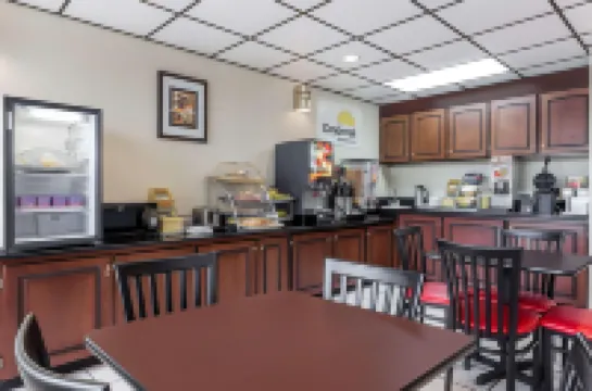 埃爾伯頓戴斯酒店 埃爾伯特縣酒店