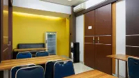 RedDoorz Near Pelabuhan Jayapura Hotels in Ardipura