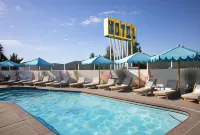 Skyview Los Alamos - 21 & over Pool Hotels in Los Alamos