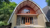 Sasaungan Bale Kambang Hotel dekat Camping Area Girimukti Ocean View Resort