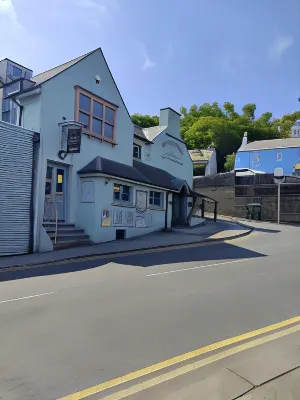 Rose and Crown Hotel & Hope and Anchor Bar Hotel a Fishguard and Goodwick