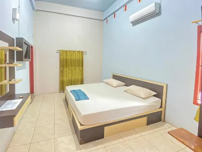 Homestay Tirtasari Pinrang City Center Mitra RedDoorz Hotels near Menralo Beach & Resort