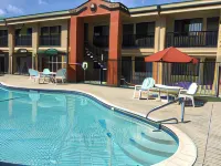 Super 8 by Wyndham Salinas - Uima-altaat