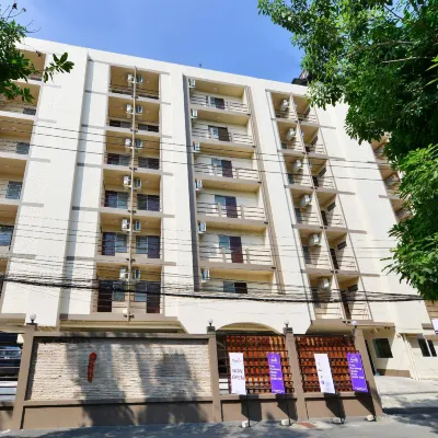 Studio Residence Sukhumvit 71 Các khách sạn gần Bến tàu Klong Tan