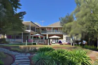 Tredenham Boutique Hotel Hotels near Lesakeng Hanger
