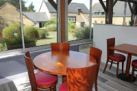 Logis Hôtel Lodge la Valette Hotels in Erce-pres-Liffre