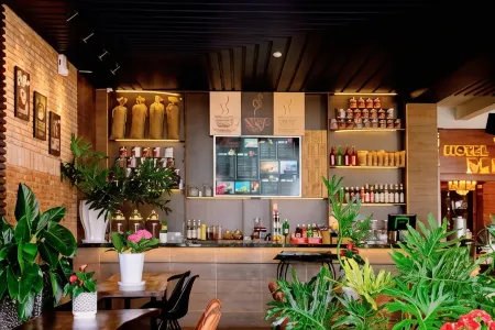 Mekong Gia Lai Hotel - Me Kong Pleiku Отели в г. Phu Dong