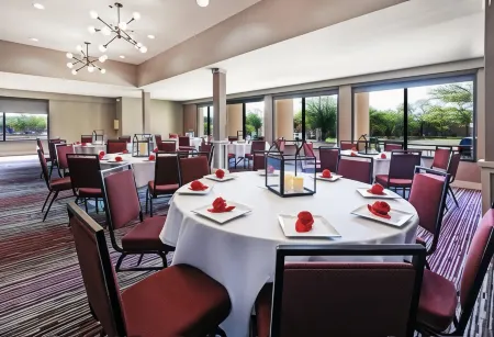 Holiday Inn Tyler - Conference Center Отели рядом с достопримечательностью «Тайлер Роуз Гарден»