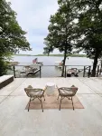 Welcome to "The Lilly Pad" Waterfront Resort Cottage at Smith Lake!