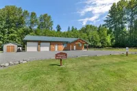 Cedar-sided cabin, RV parking, Kids & Pet friendly