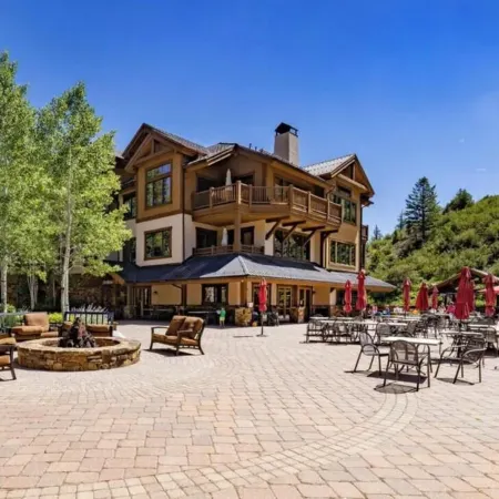 True Ski in Ski Out Located In Arrowhead village. 3 Bed / 3 Bath Unit