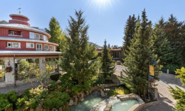 Tyndall Stone Lodge by Whiski Jack