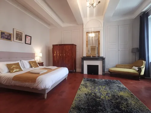 Maison de l'Aguze Hotels in Assignan