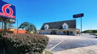 Studio 6 Webster, TX  Houston - NASA Lake Hotels in Webster