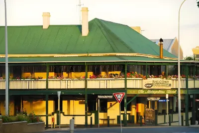 Town Square Motel