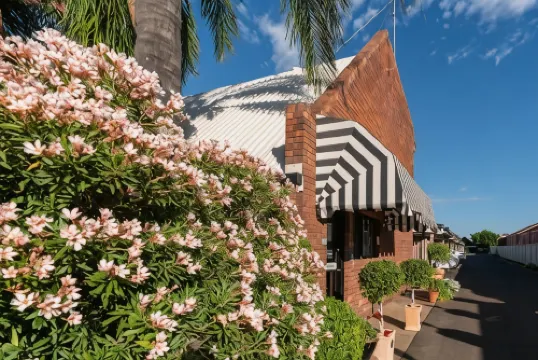 Country Pathfinder Motor Inn