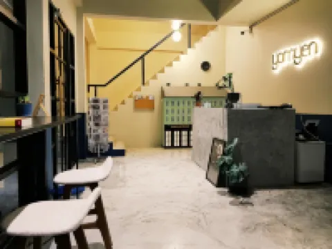 ยามเย็น โฮสเทล