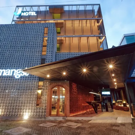 J Hotel Kuta
