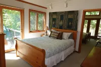 Waterfront cottage with tidelands, creek and waterfall! Hotels near Sucia Island Marine State Park