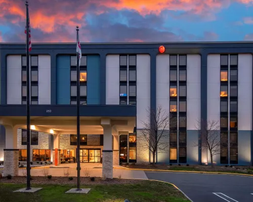 Best Western Plus Meadowlands Hotels near Manhattan