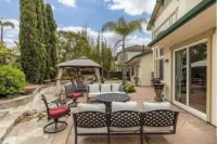 Gorgeous Executive home - 4-BR 3.5 Ba, WiFi in Encinitas Ranch, close to beach