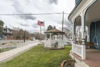 The Queen Victorian historic and 1 block from the town square