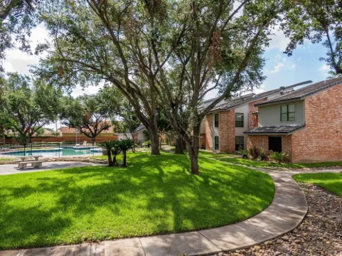 Texas-Sized Comfort w/ Pool Near DHR- Sleeps 14