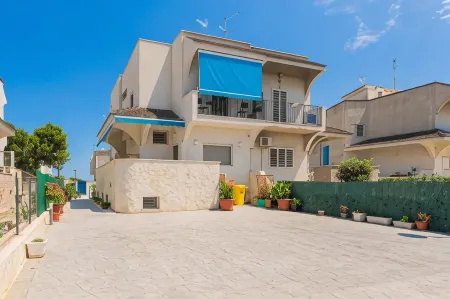 Apulia Blue Apartements & B&B