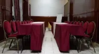 Batian Grand Hotel - parking