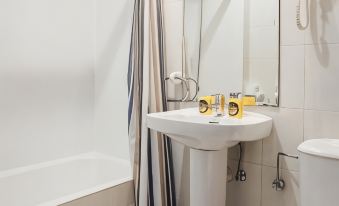 Moon Hostel Bio