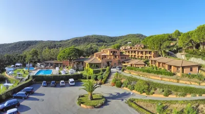 Resort le Picchiaie Hotels near Spiaggia di Capo Bianco