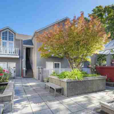 Hotel la Rose Hotel Exterior