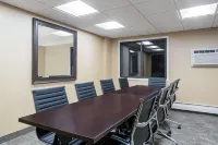 Ramada by Wyndham Minneapolis Golden Valley Hotels in Saint Louis Park