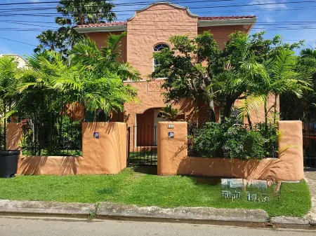 Tropical oasis, Store Bay / Pigeon Point Отели в г. Краун Пойнт