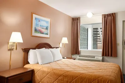 Travelodge by Wyndham Bakersfield