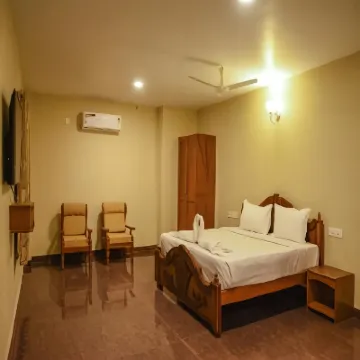 Poppys Tower (A Unit of Poppys Knitwear Pvt Ltd) Hotels near Sri Santha Sarabeshwarar Temple