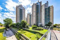 Beautiful condo with Swimming Pool  and 24/7 security