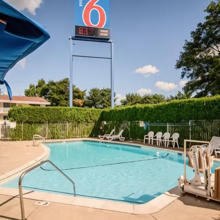 Motel 6 Leominster, MA