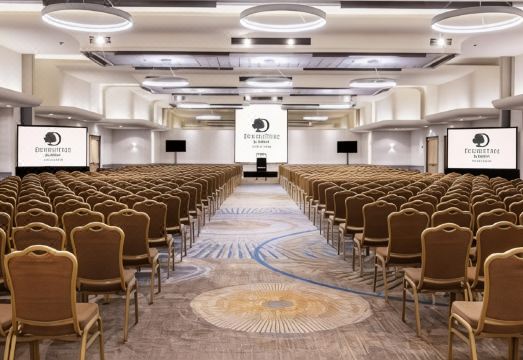 4. 더블트리 바이 ..